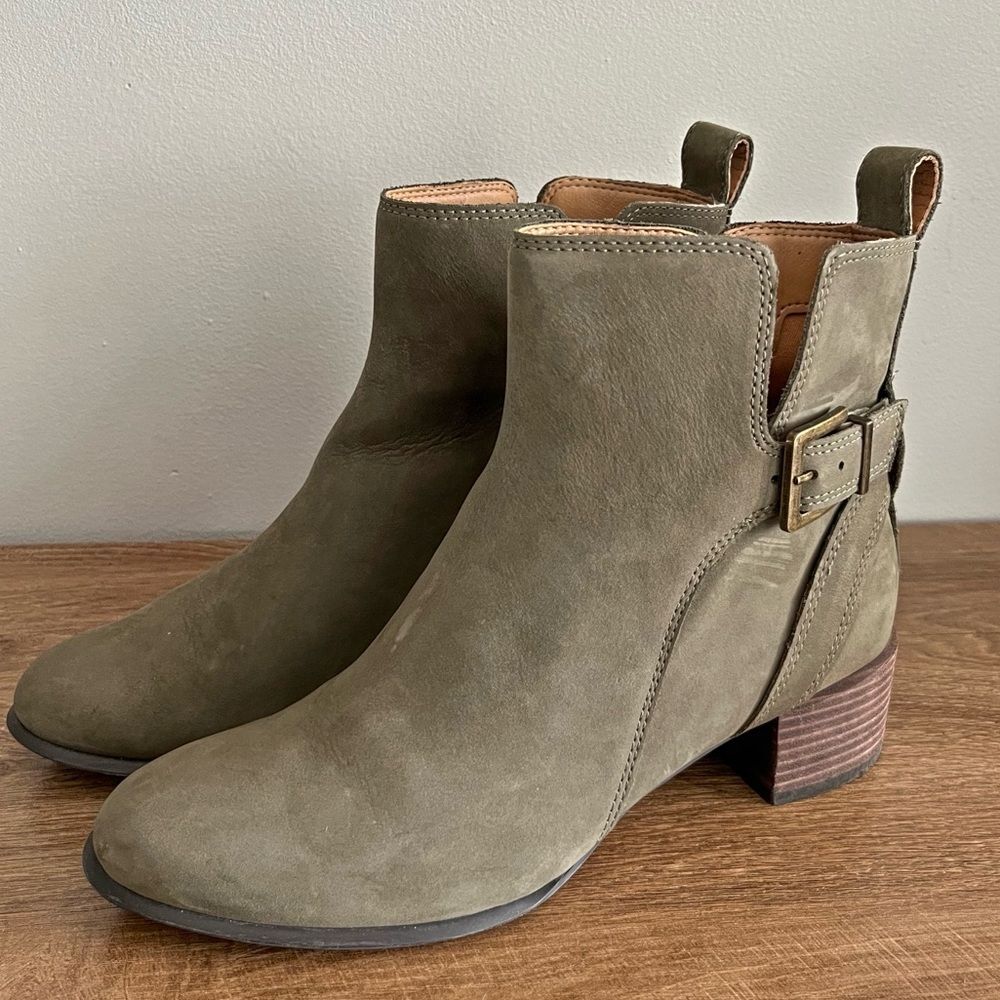 Vionic Sienna Waterproof Suede Ankle Boots Olive Green Buckle Womens 6.5